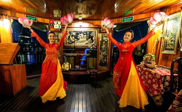 dinner cruise on saigon river